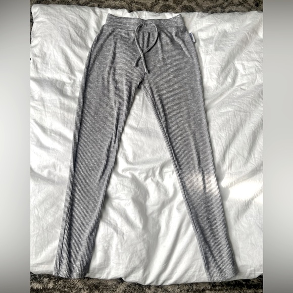 GYMSHARK lounge leggings in grey - Picture 2 of 7